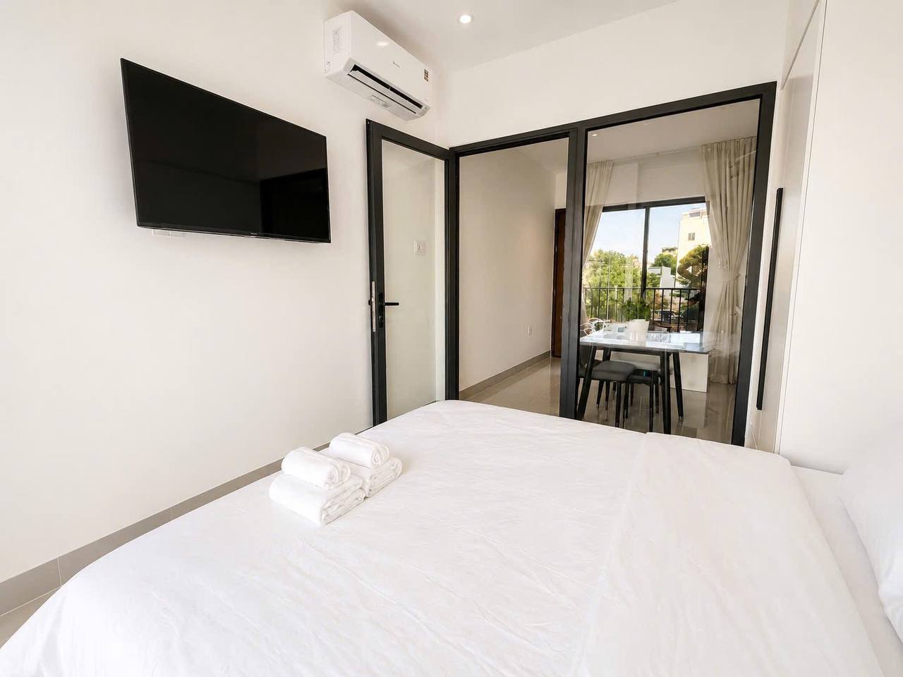 Brand-New One-Bedroom Apartment in Son Tra photo 6 of 8