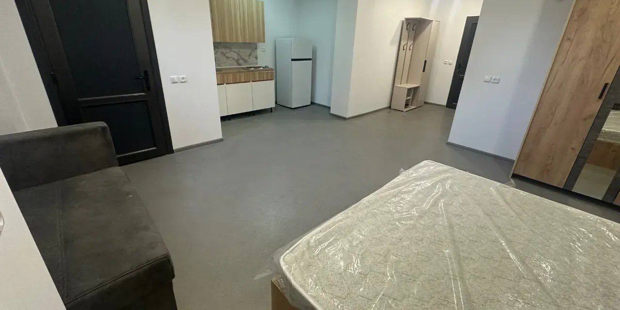 Furnished 1-Bedroom Apartment in Arabkir photo 2 of 6