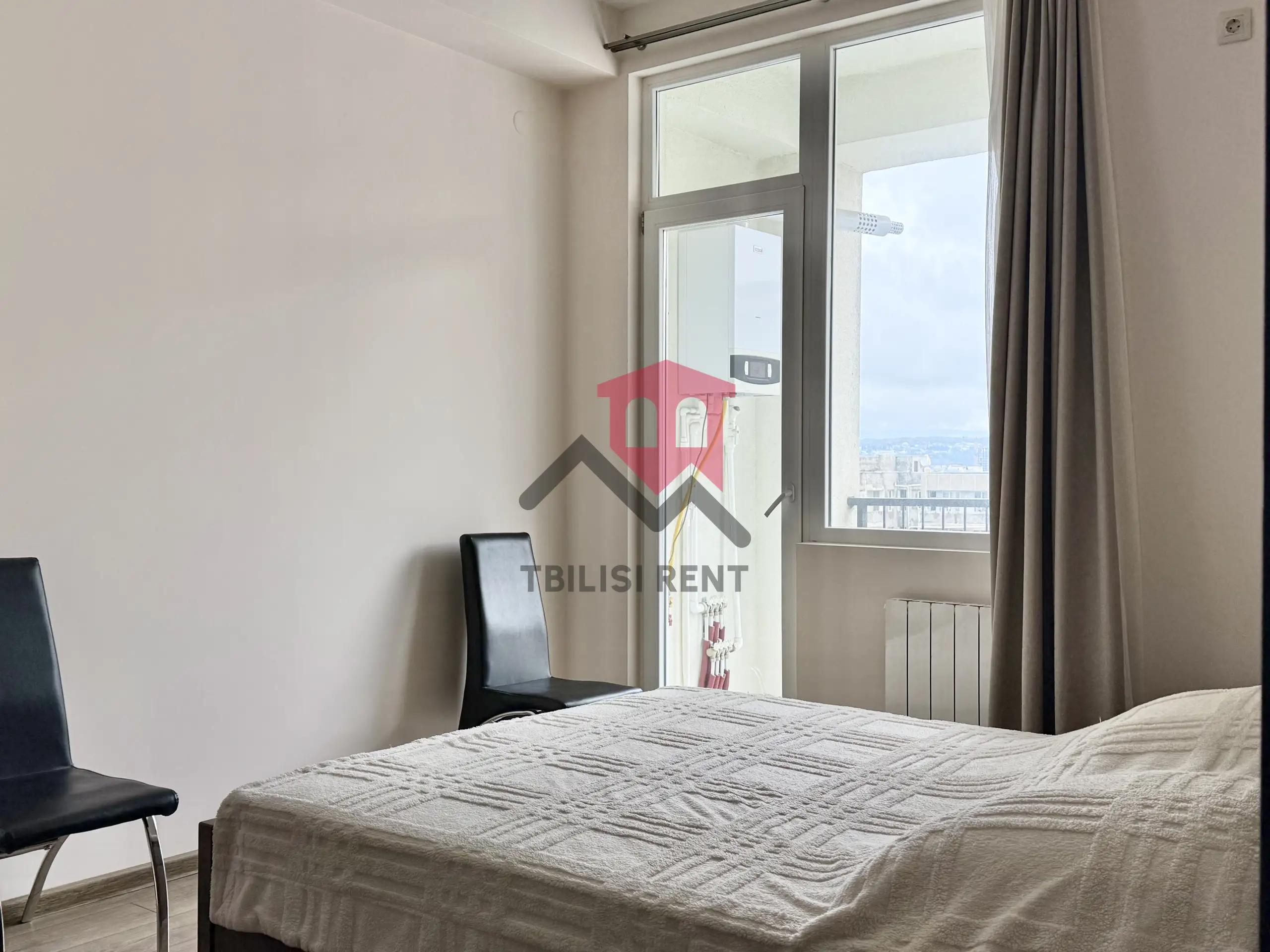 Modern 1-Bedroom Apartment in Axis Palace photo 5 of 8