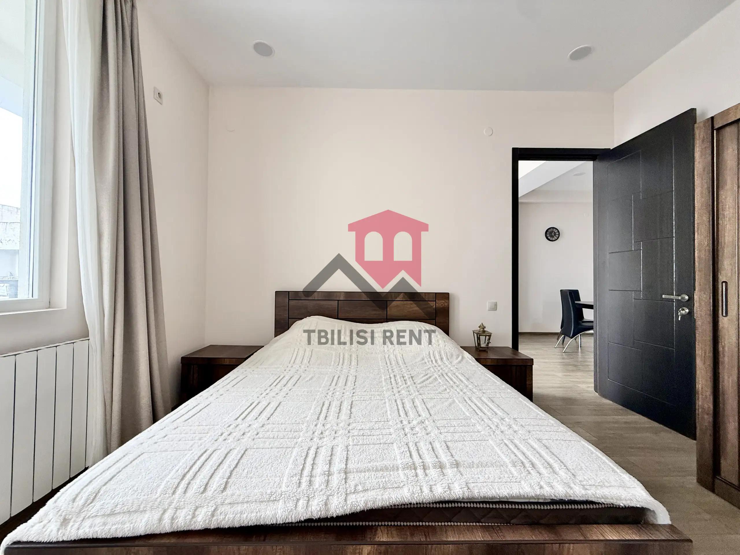 Modern 1-Bedroom Apartment in Axis Palace photo 6 of 8