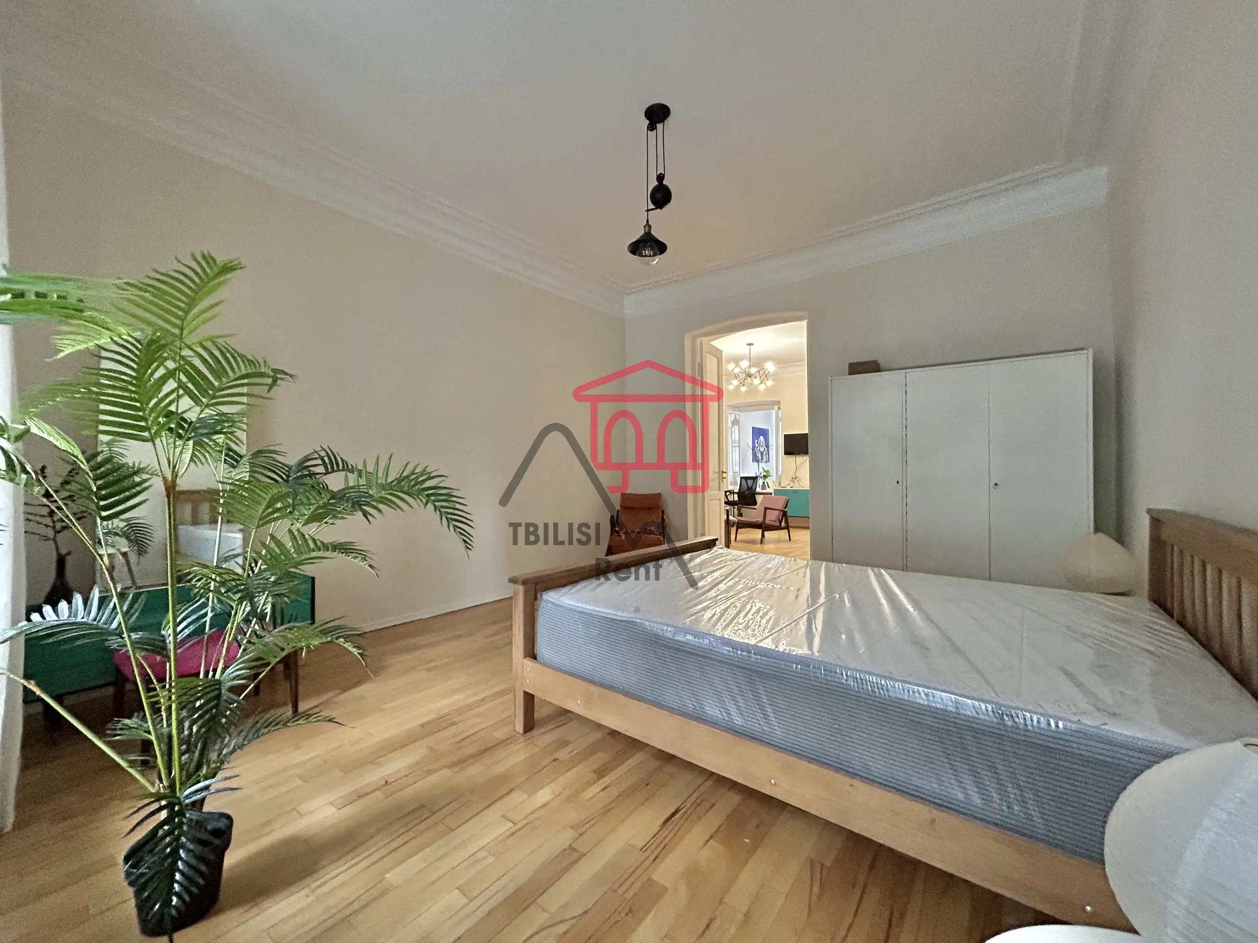 Renovated One-Bedroom Apartment in Sololaki photo 3 of 8