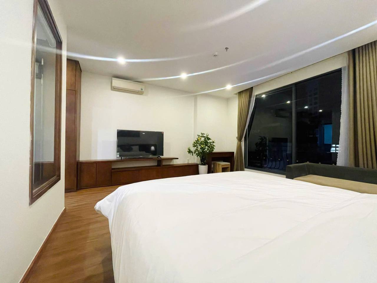 Spacious 1-Bedroom Apartment in My An photo 3 of 6