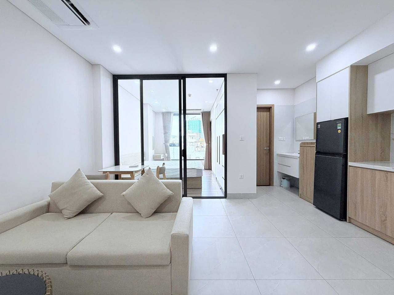 Brand-New 1-Bedroom Apartment with Sea View in Da Nang photo 3 of 8