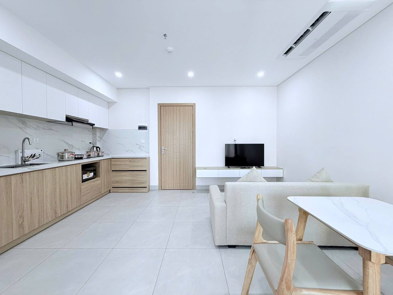 Brand-New 1-Bedroom Apartment with Sea View in Da Nang photo 8 of 8