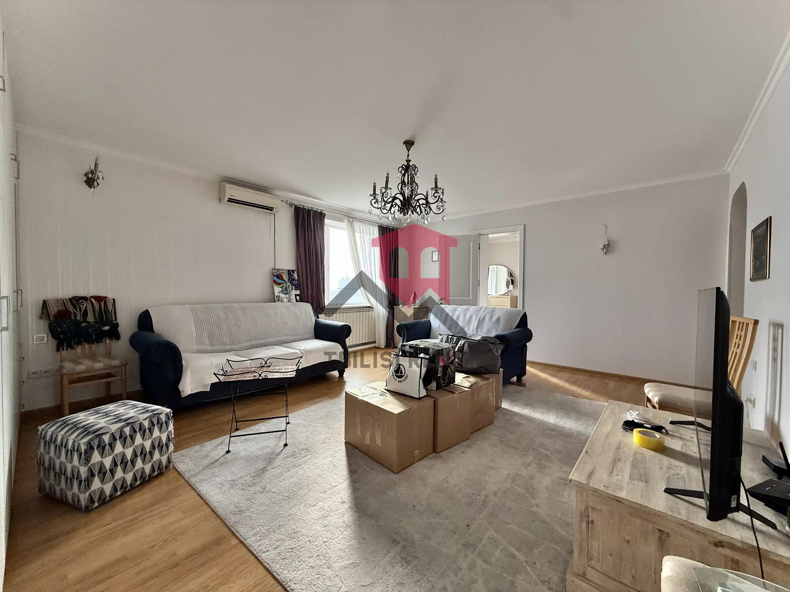 Cozy 3-Bedroom Apartment with Parking and City View photo 1 of 8