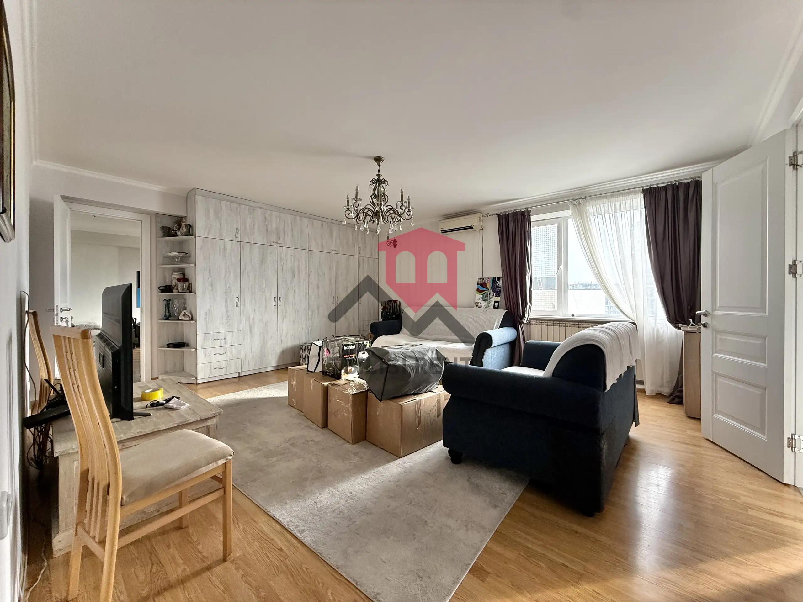 Cozy 3-Bedroom Apartment with Parking and City View photo 2 of 8