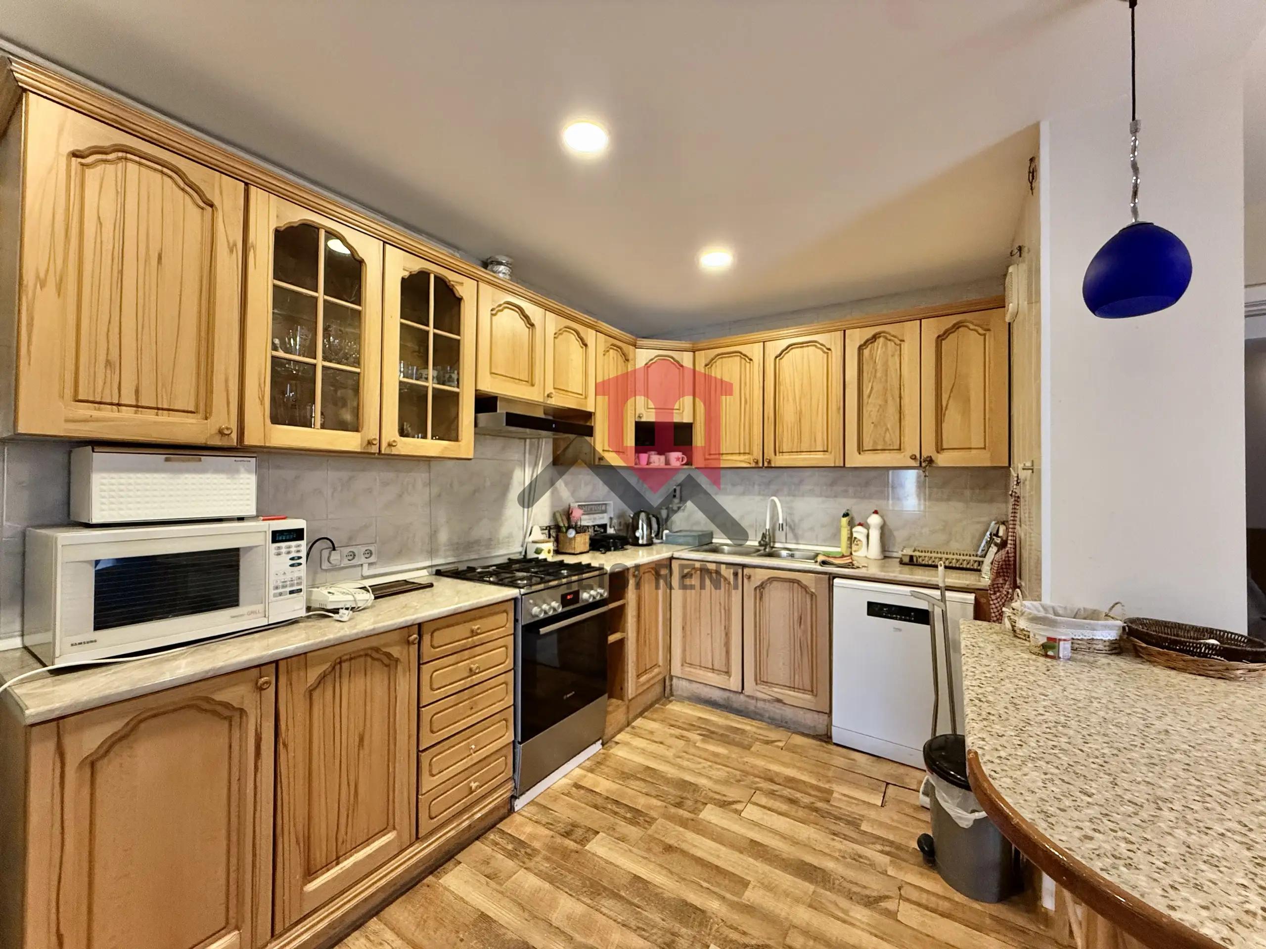 Cozy 3-Bedroom Apartment with Parking and City View photo 8 of 8