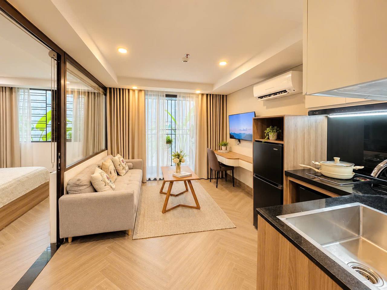 Front-Facing 1-Bedroom Apartment in An Thuong photo 2 of 8