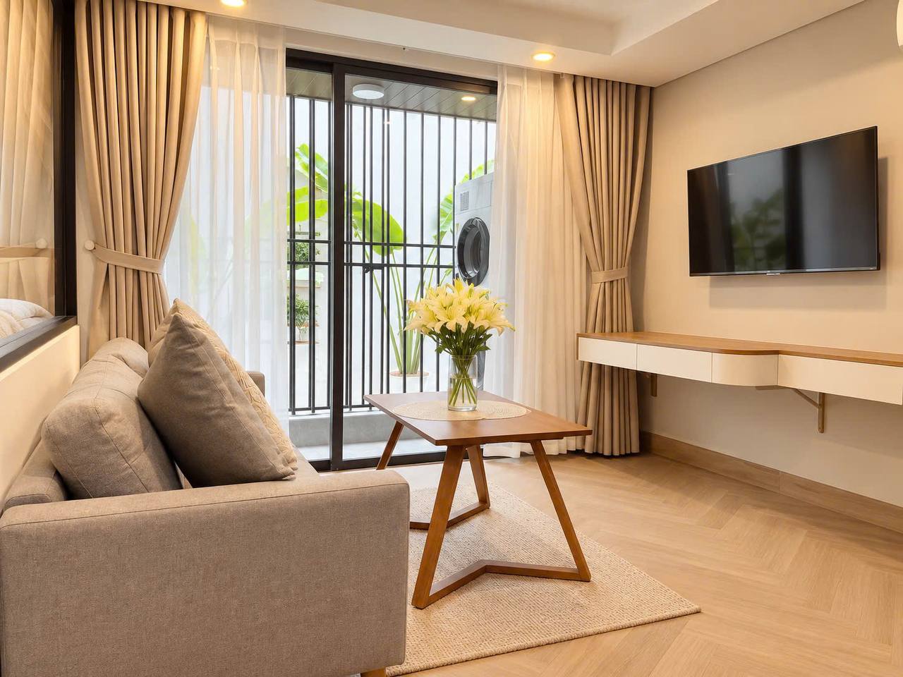 Front-Facing 1-Bedroom Apartment in An Thuong photo 3 of 8