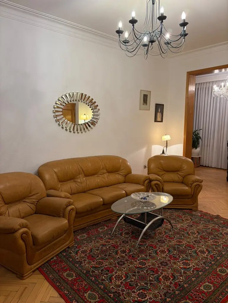 Renovated 2-Bedroom Apartment Near Delisi Metro photo 1 of 8
