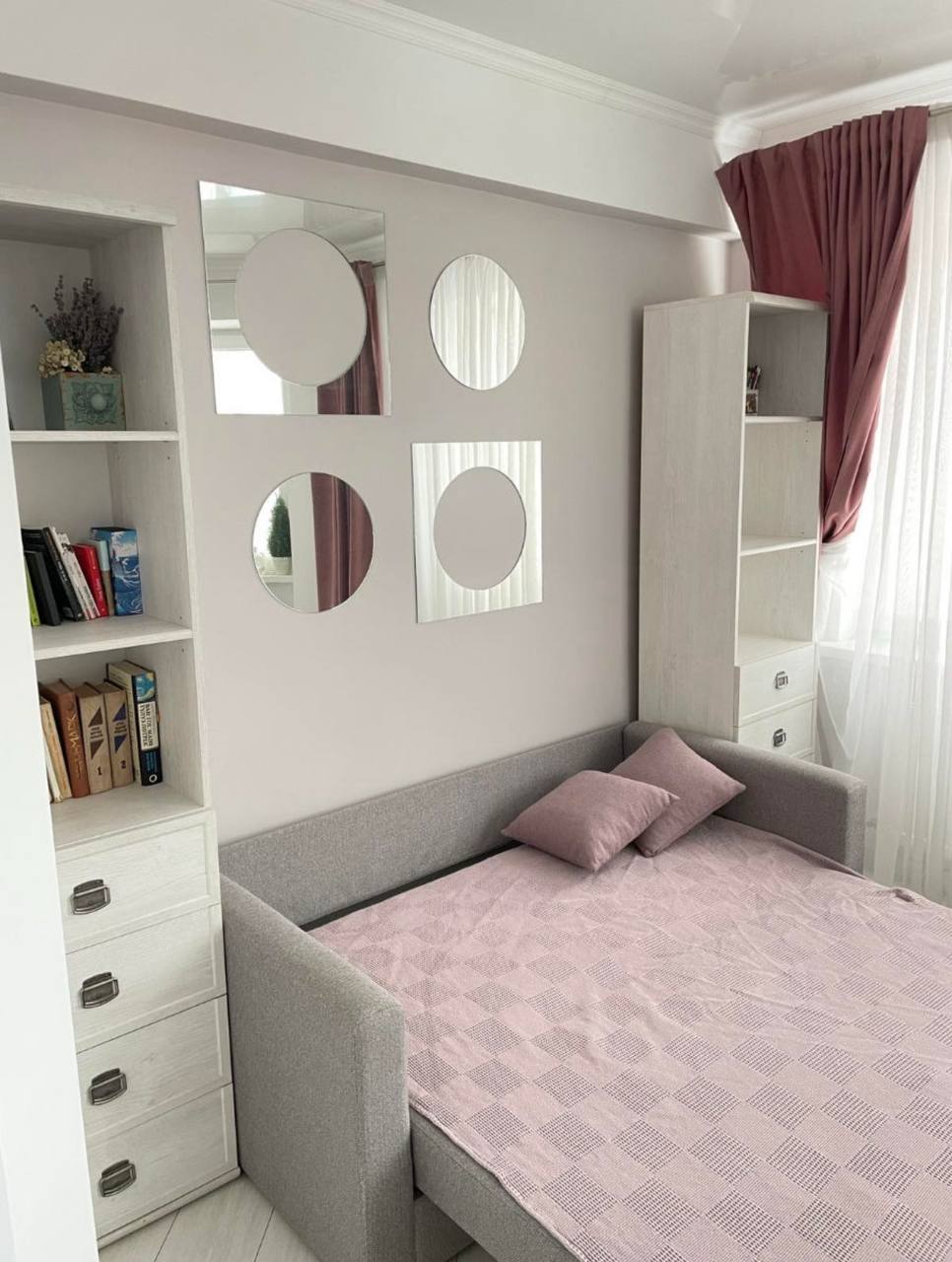 One-Bedroom Apartment in Central Chisinau photo 1 of 8