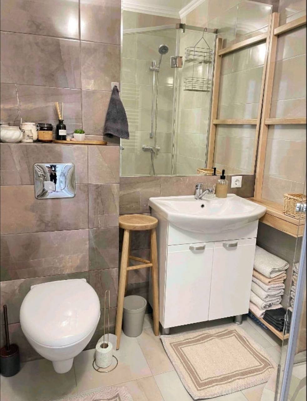 One-Bedroom Apartment in Central Chisinau photo 6 of 8