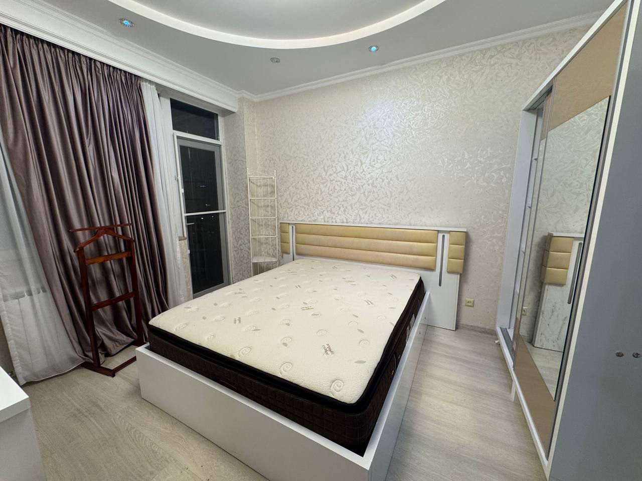 3-комнатная квартира на улице Гайдара Абашидзе photo 3 of 6