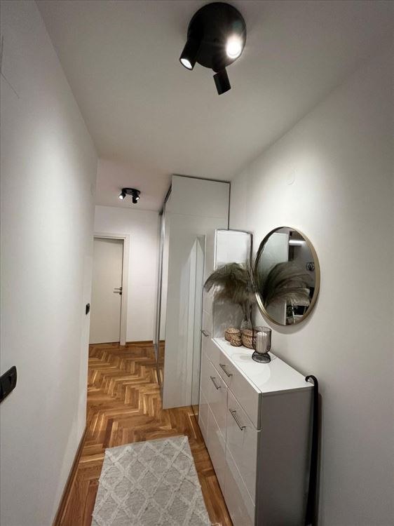 Furnished 1.5-Room Apartment in Zvezdara photo 5 of 8