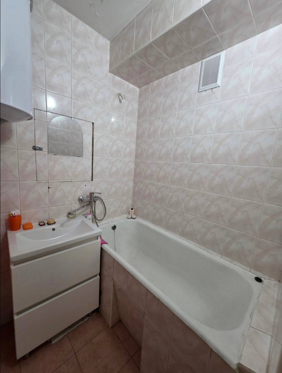 Two-Bedroom Apartment in Riscani photo 2 of 2