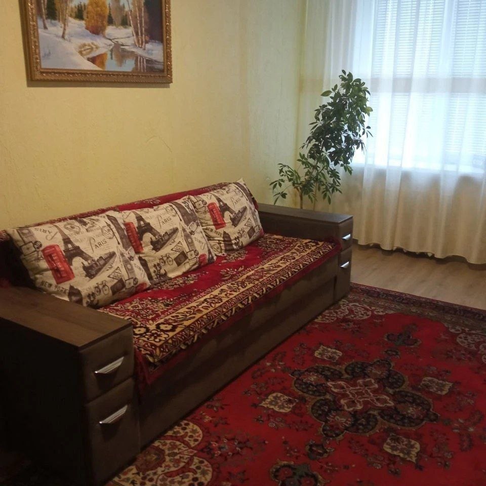 One-Bedroom Apartment in Central Chisinau photo 1 of 8