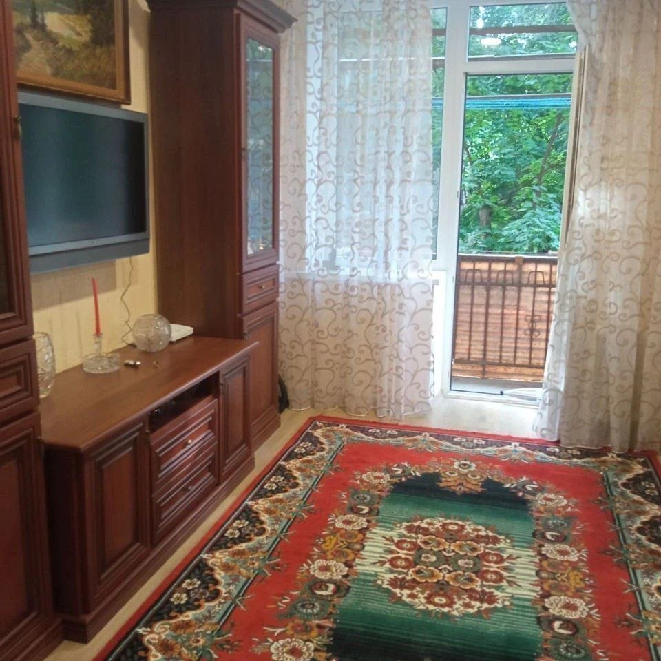 One-Bedroom Apartment in Central Chisinau photo 3 of 8