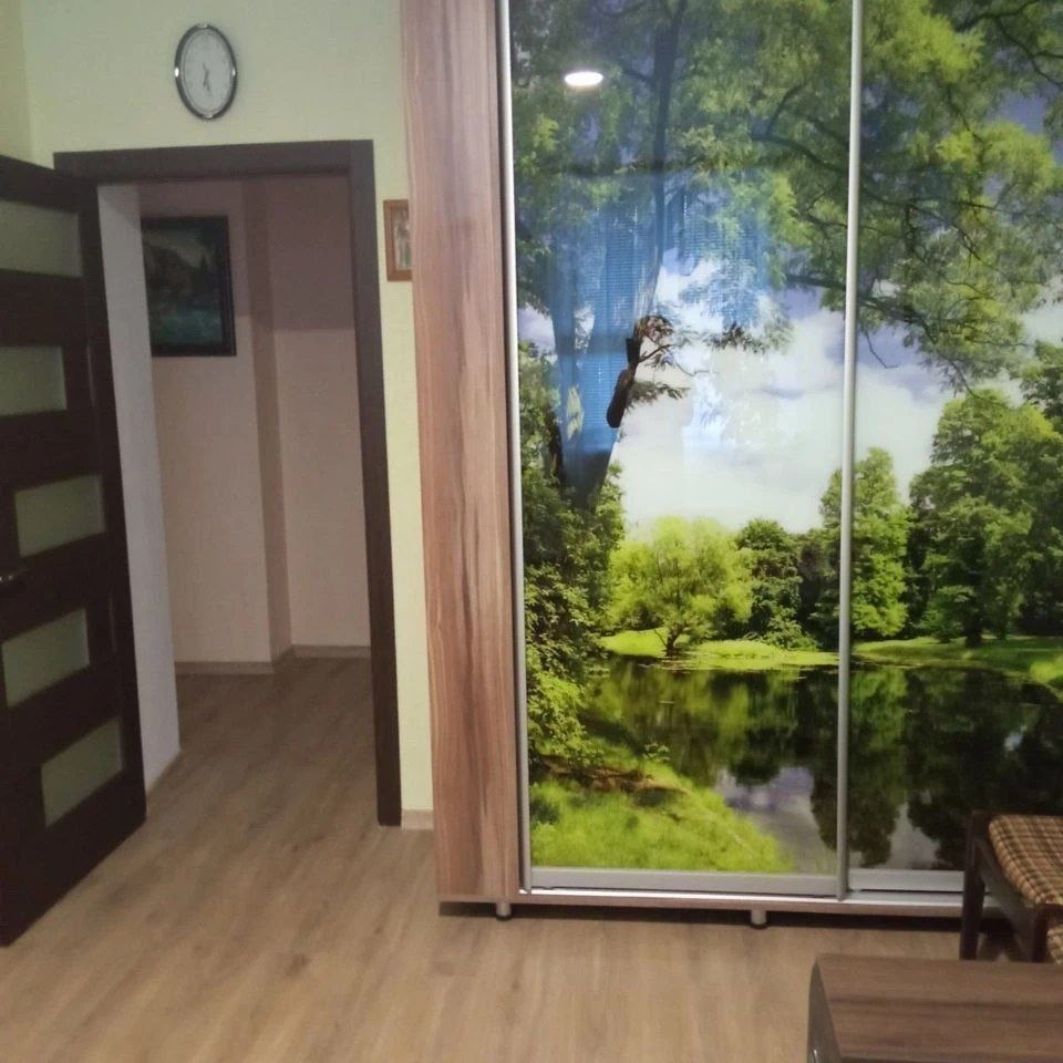 One-Bedroom Apartment in Central Chisinau photo 6 of 8