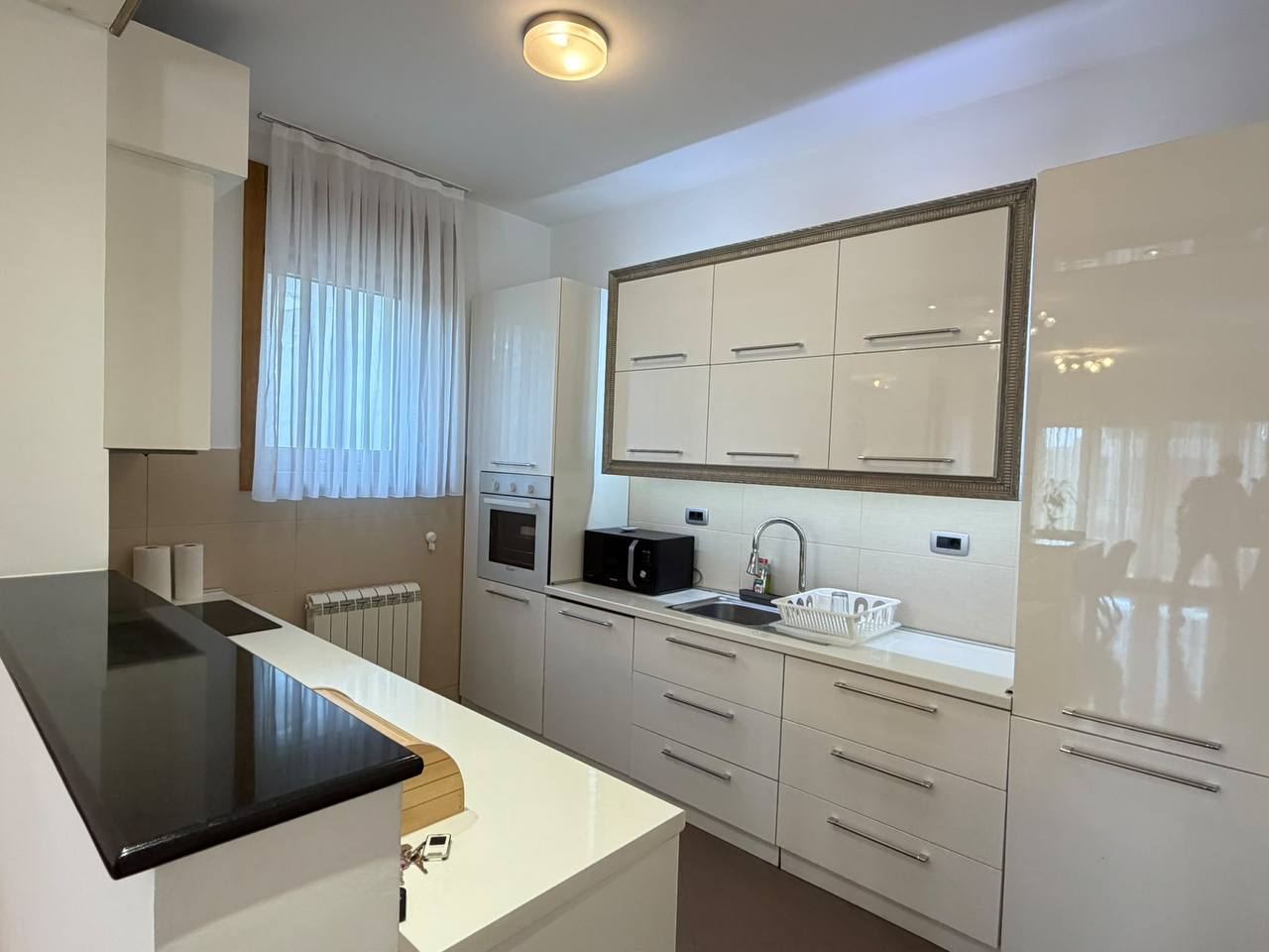 Spacious 3-Bedroom Apartment in Dedinje photo 3 of 8
