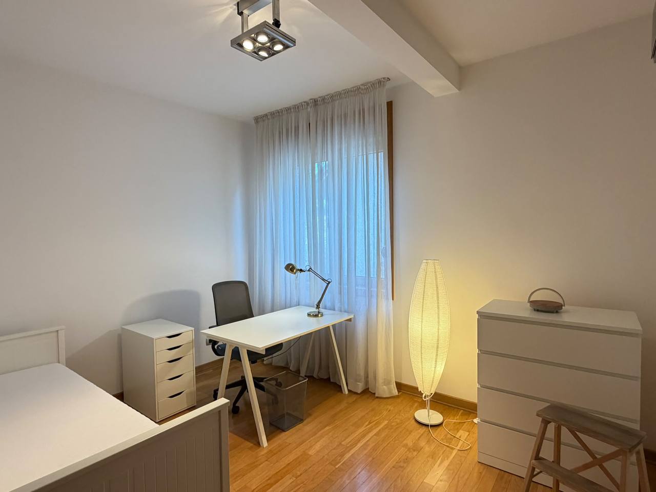 Spacious 3-Bedroom Apartment in Dedinje photo 5 of 8