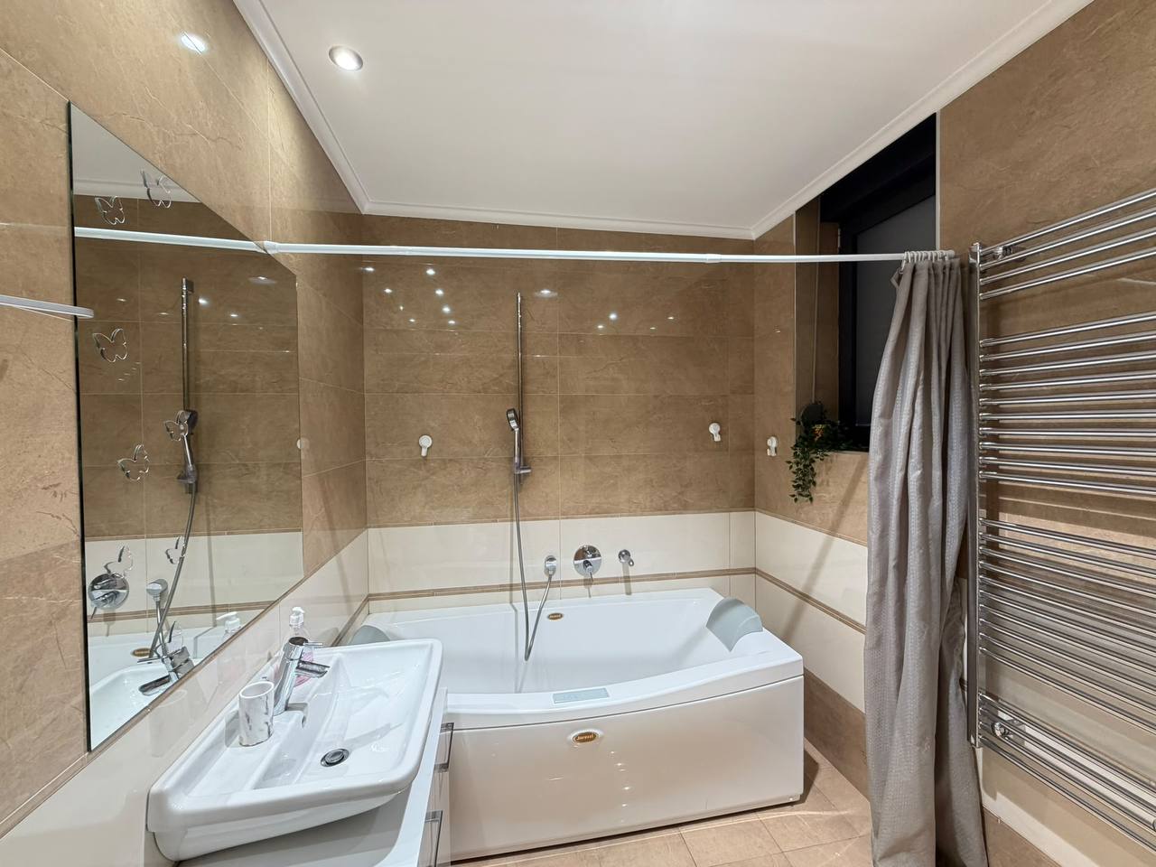 Spacious 3-Bedroom Apartment in Dedinje photo 6 of 8