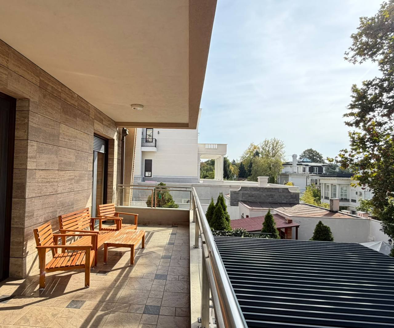 Spacious 3-Bedroom Apartment in Dedinje photo 8 of 8