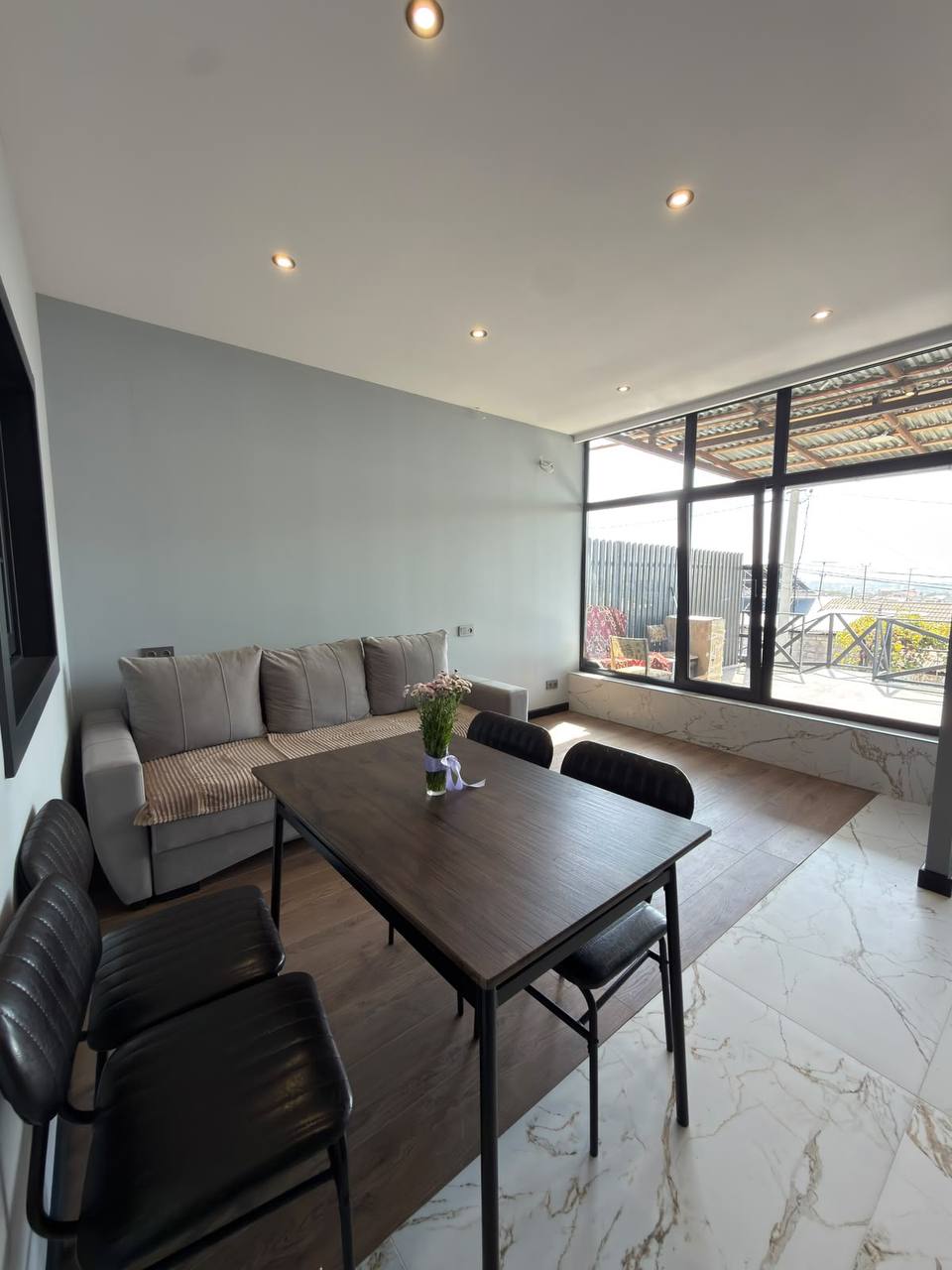 Furnished 2-Bedroom Apartment in Achapnyak photo 1 of 7