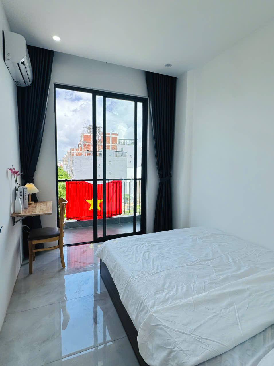 Brand-New 1-Bedroom Apartment in Ngu Hanh Son photo 2 of 8