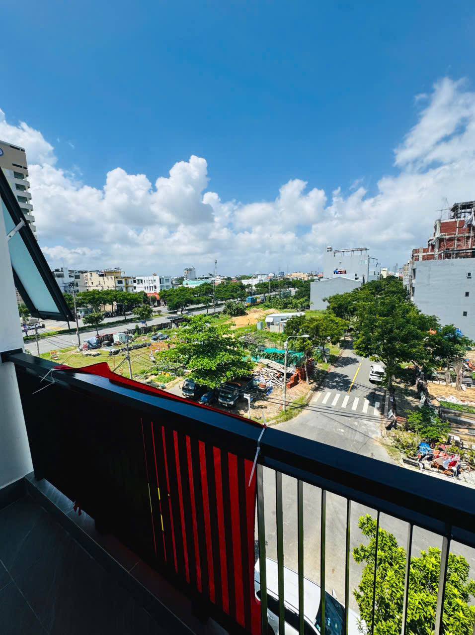 Brand-New 1-Bedroom Apartment in Ngu Hanh Son photo 3 of 8