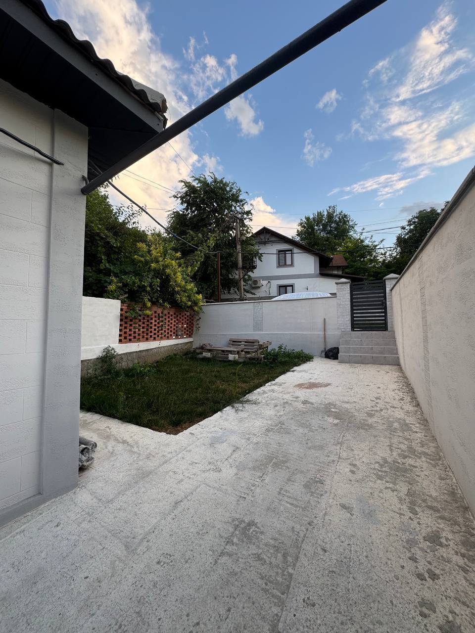 One-Room House in Central Chisinau photo 7 of 7