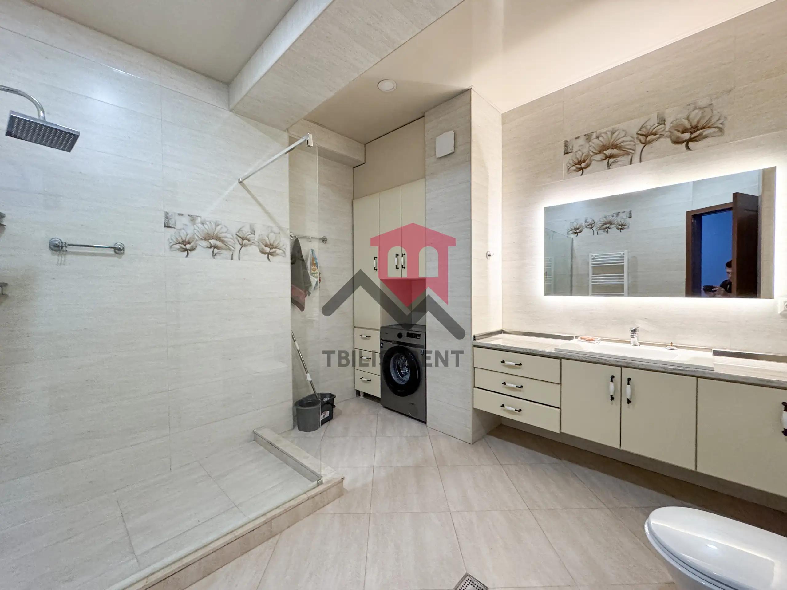 Spacious 3-Bedroom Apartment in Saburtalo photo 8 of 8