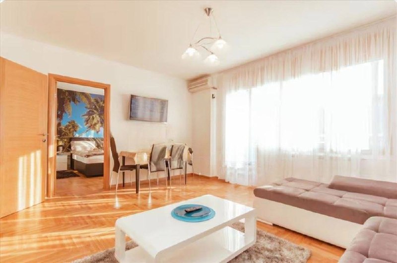 Furnished 2.5-Room Apartment in Stari Grad photo 1 of 8