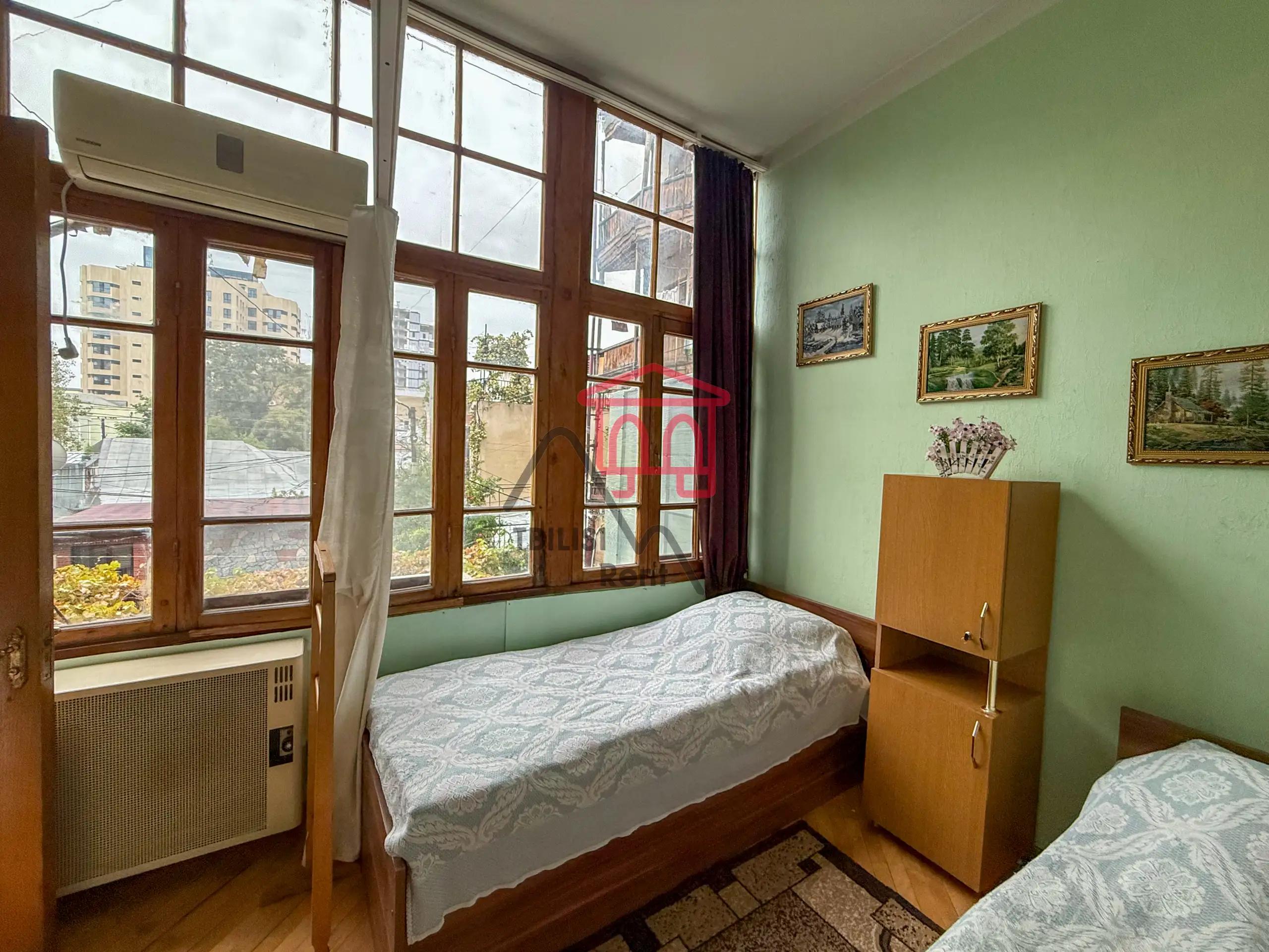 Cozy One-Bedroom Apartment in Mtatsminda photo 3 of 7