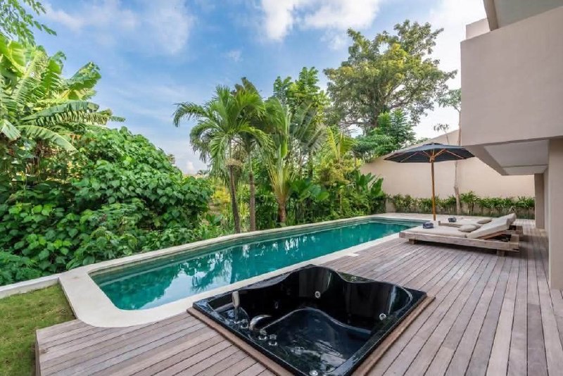 4-Bedroom Villa in Canggu photo 1 of 8