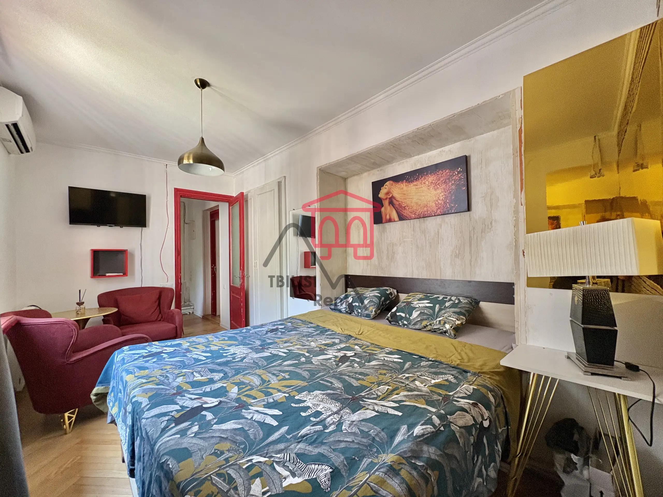 Apartment on Rustaveli Avenue photo 2 of 7