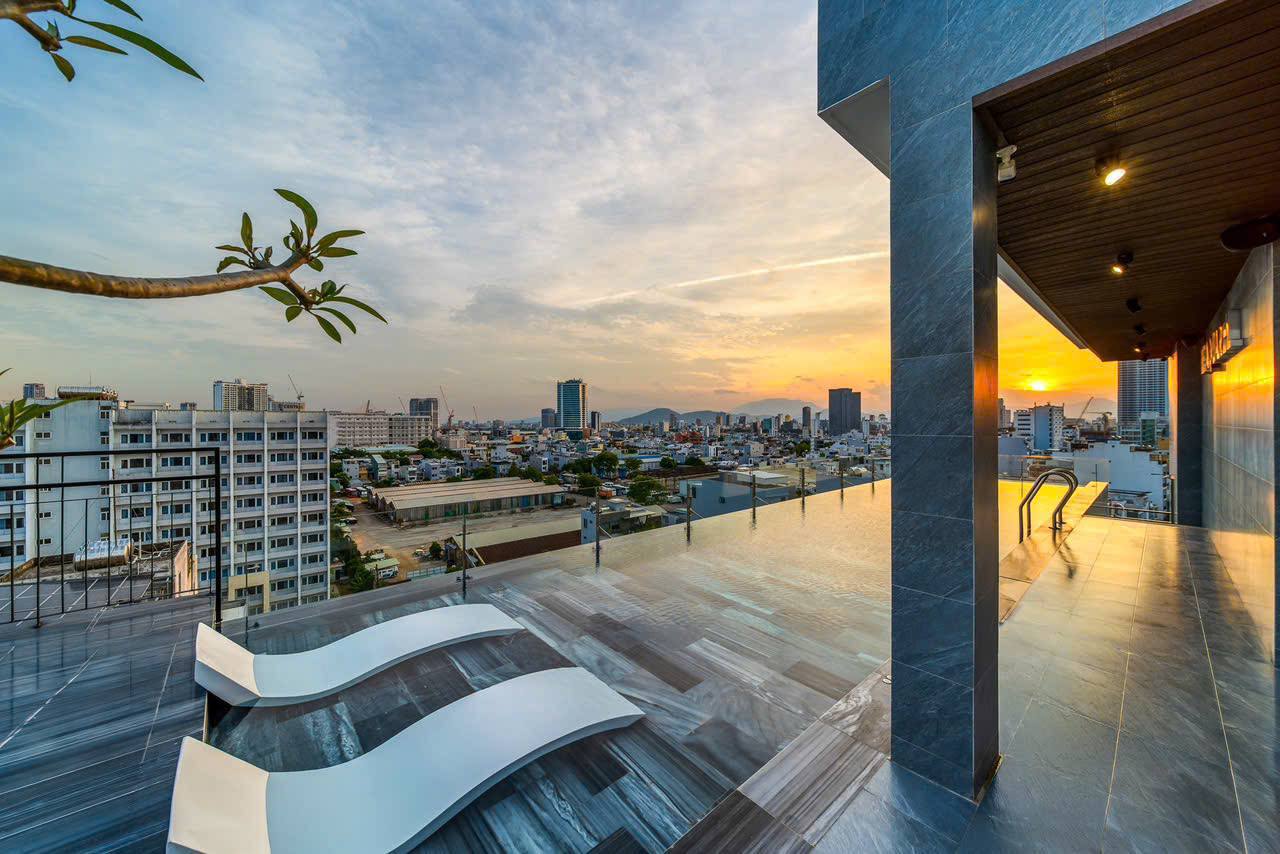 Luxury 1-Bedroom Apartment with Pool photo 2 of 8