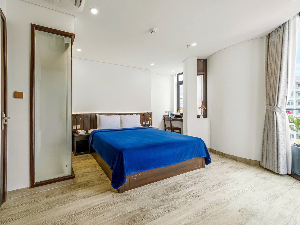 Luxury 1-Bedroom Apartment with Pool photo 5 of 8