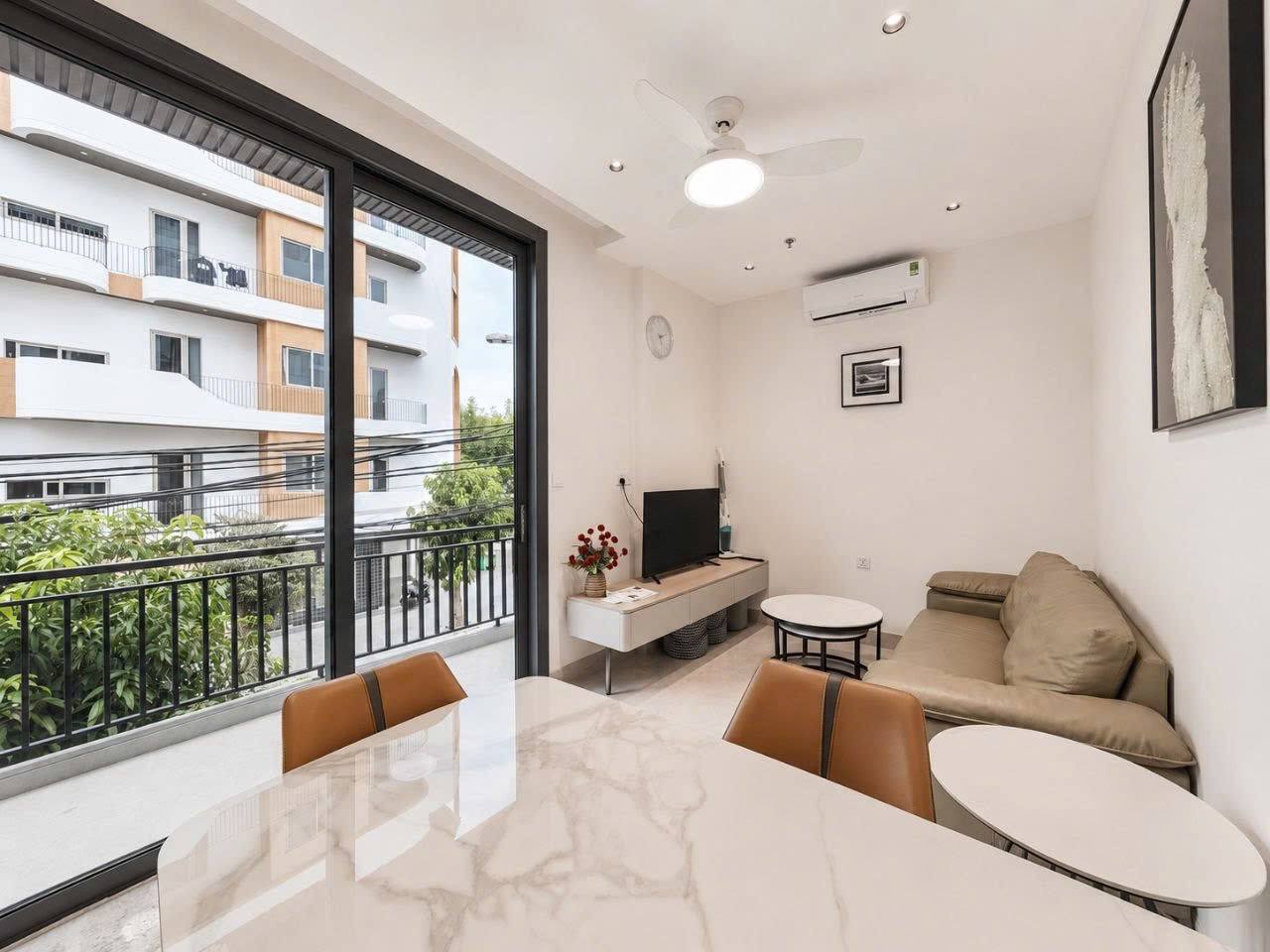 Modern 2-Bedroom Apartment in Khue My photo 3 of 8