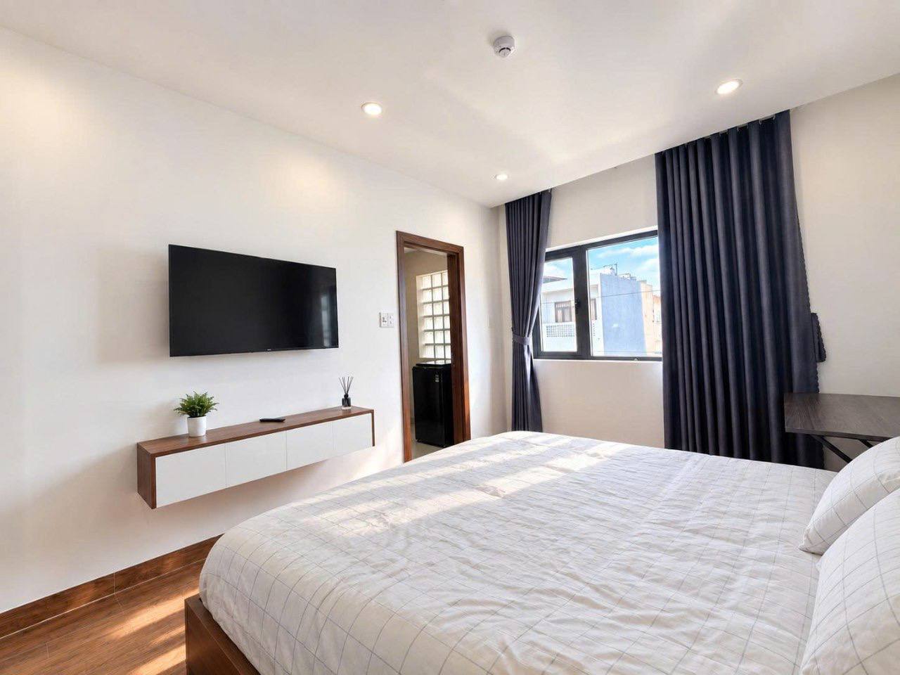 Furnished 1-Bedroom Apartment in Son Tra photo 5 of 8