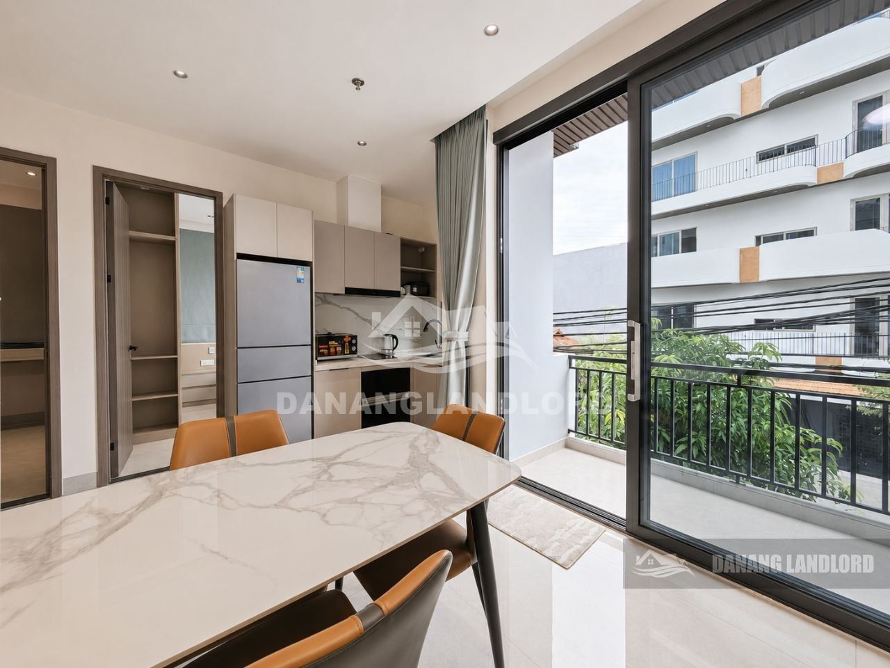 Modern Two-Bedroom Apartment in Ngu Hanh Son photo 2 of 8