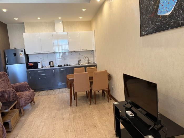 Bright 1-Bedroom Apartment in Wellhouse photo 7 of 8