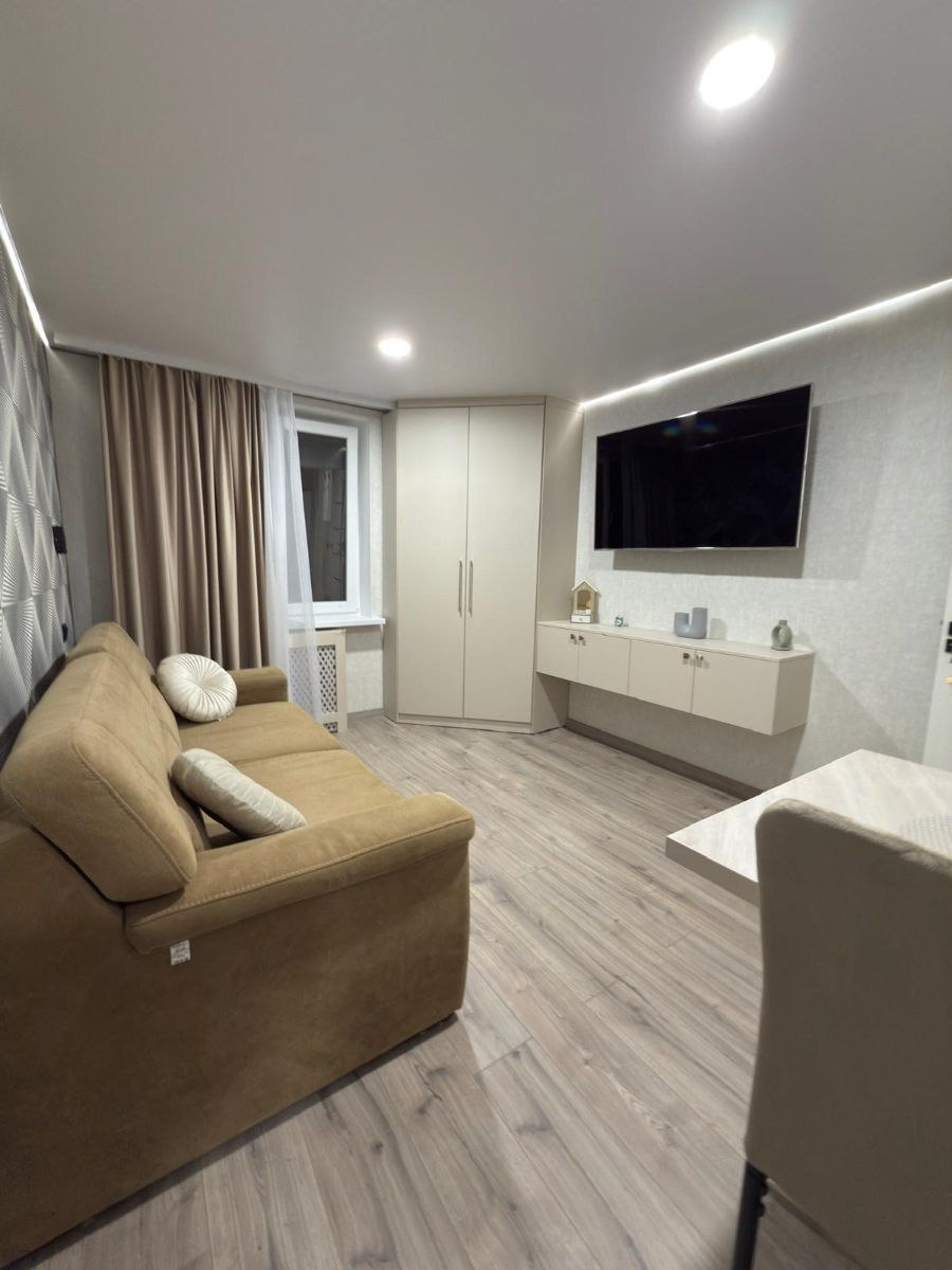 One-Bedroom Apartment in Central Chisinau photo 1 of 8