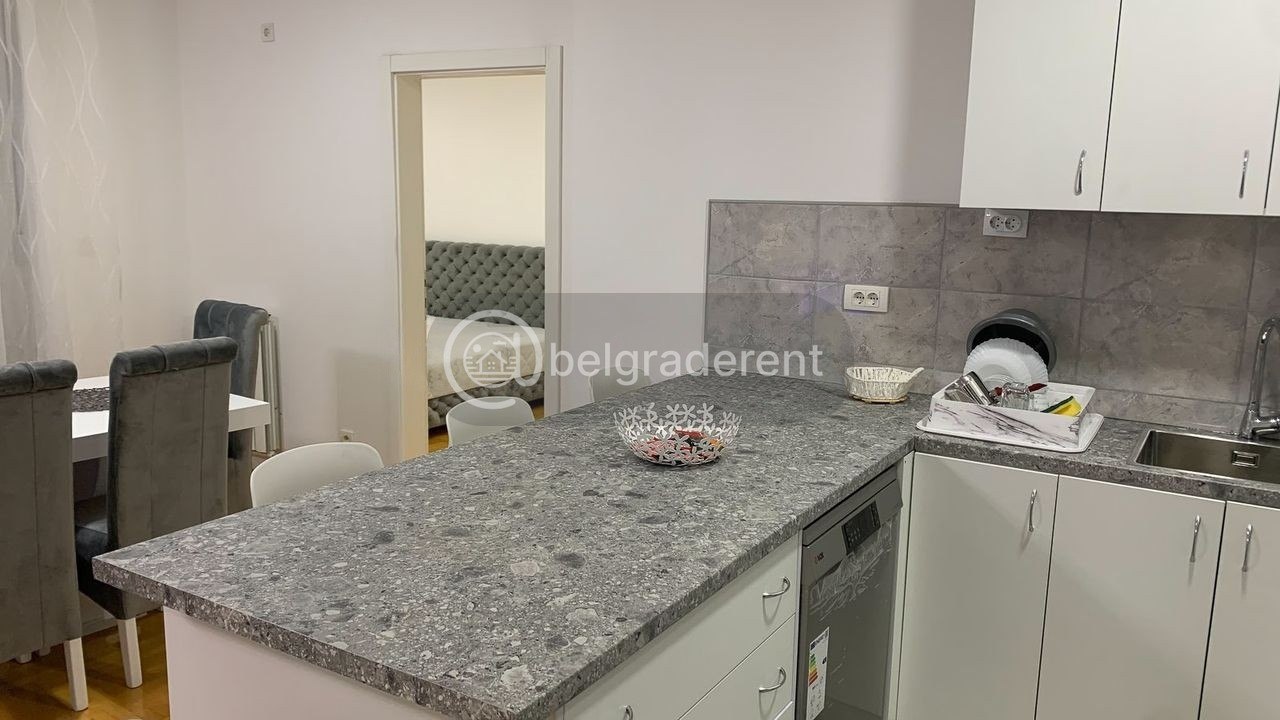 3-Bedroom Apartment in Voždovac photo 3 of 8