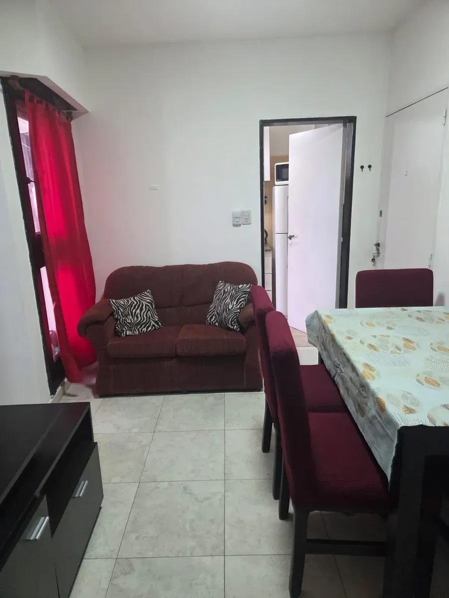 Furnished 1-Bedroom Apartment in Colegiales photo 2 of 8