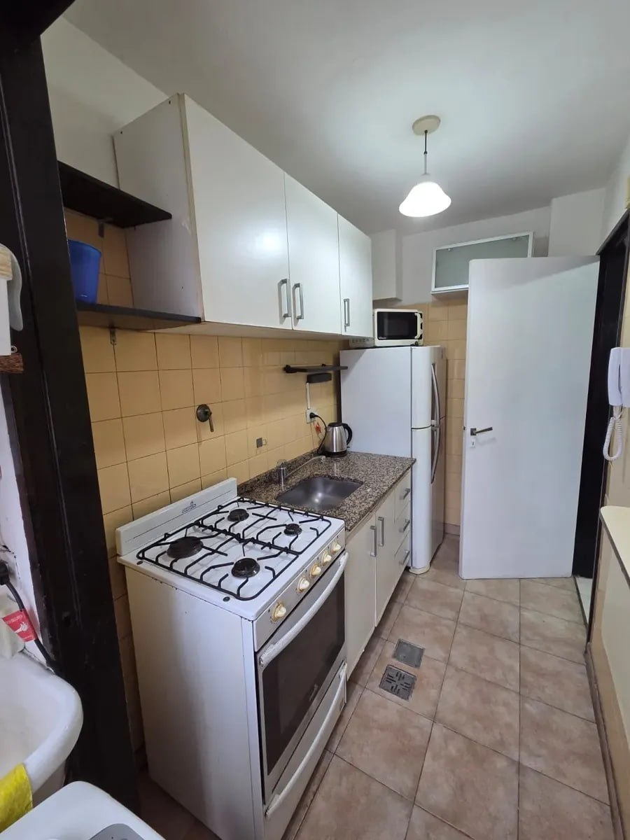 Furnished 1-Bedroom Apartment in Colegiales photo 7 of 8