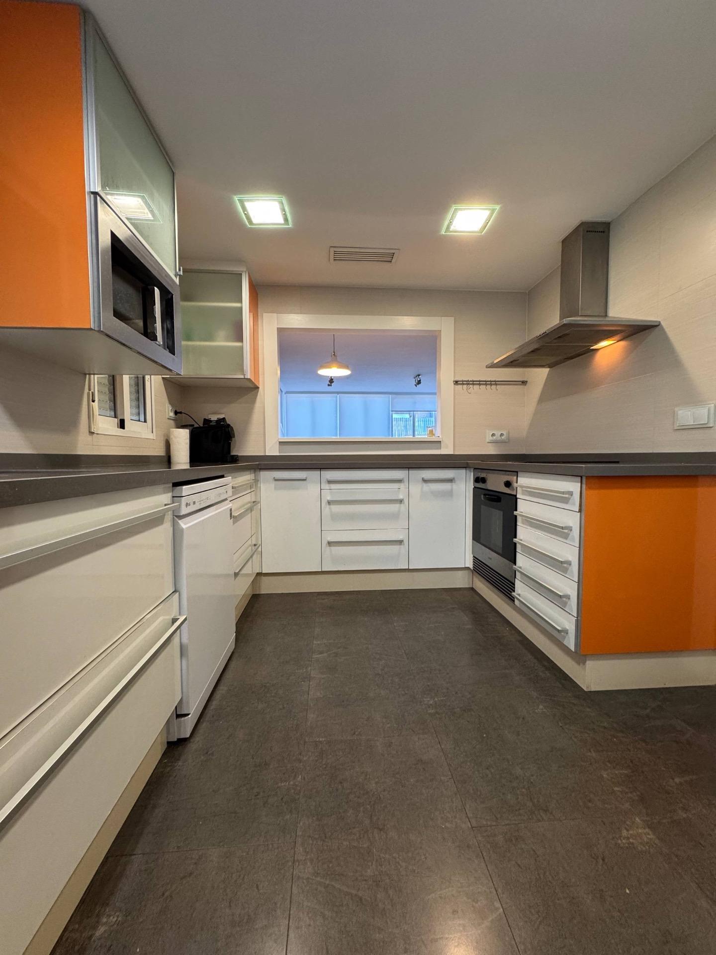 2-Bedroom Apartment in Algiros photo 1 of 8