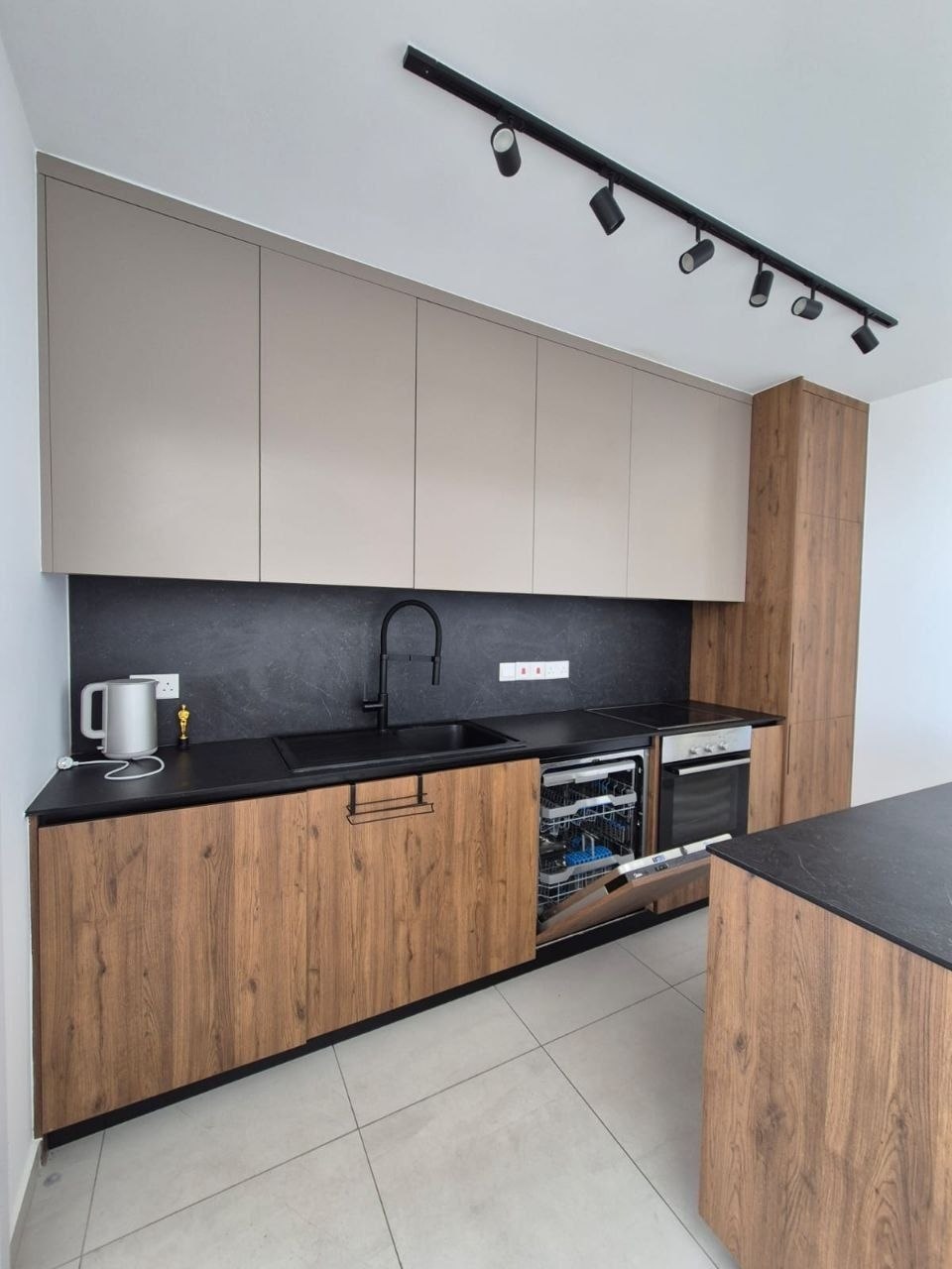 3-Bedroom Furnished Apartment in Agia Zoni photo 8 of 8