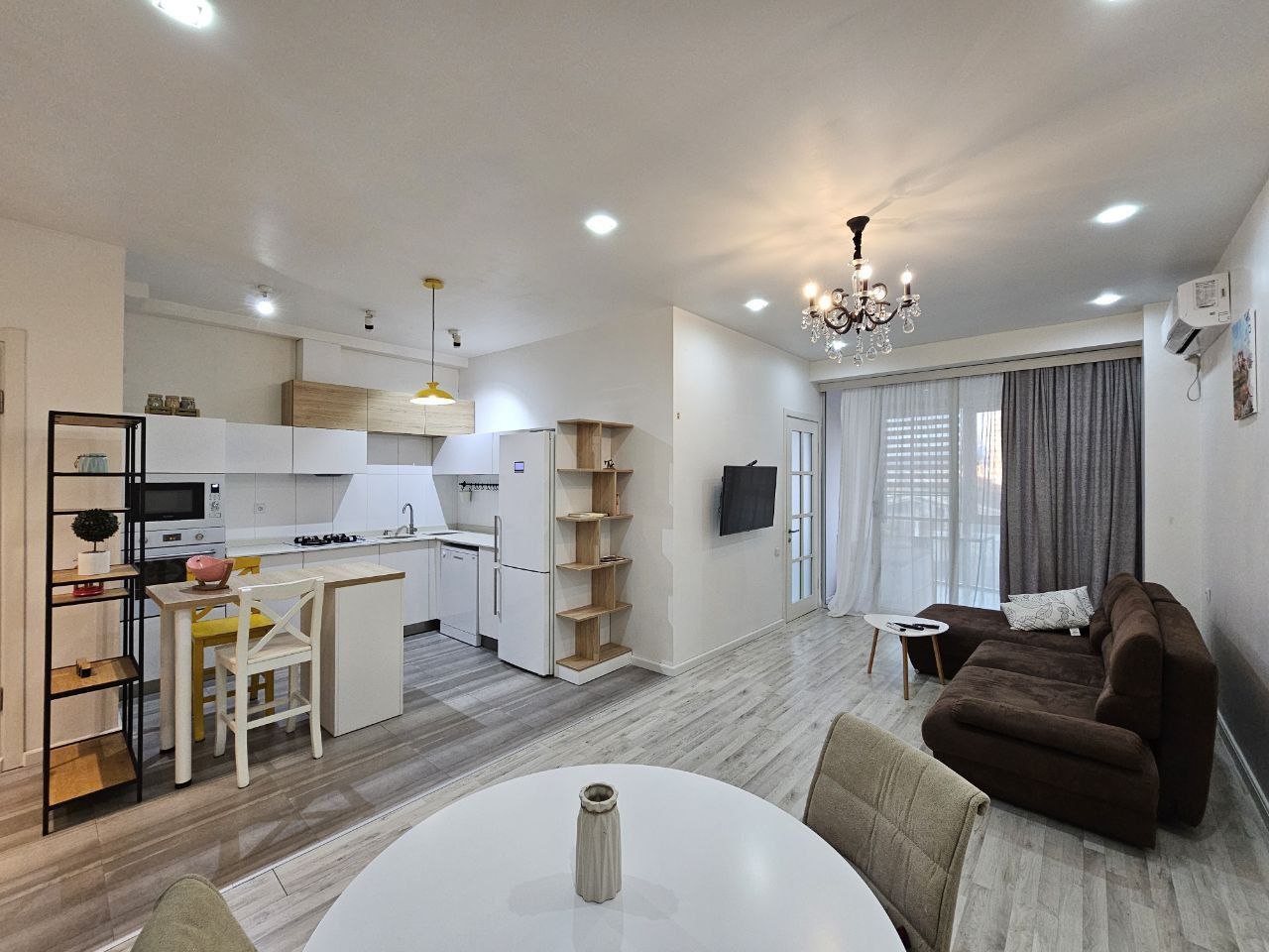 Stylish 2+1 Apartment in Old Batumi photo 2 of 6