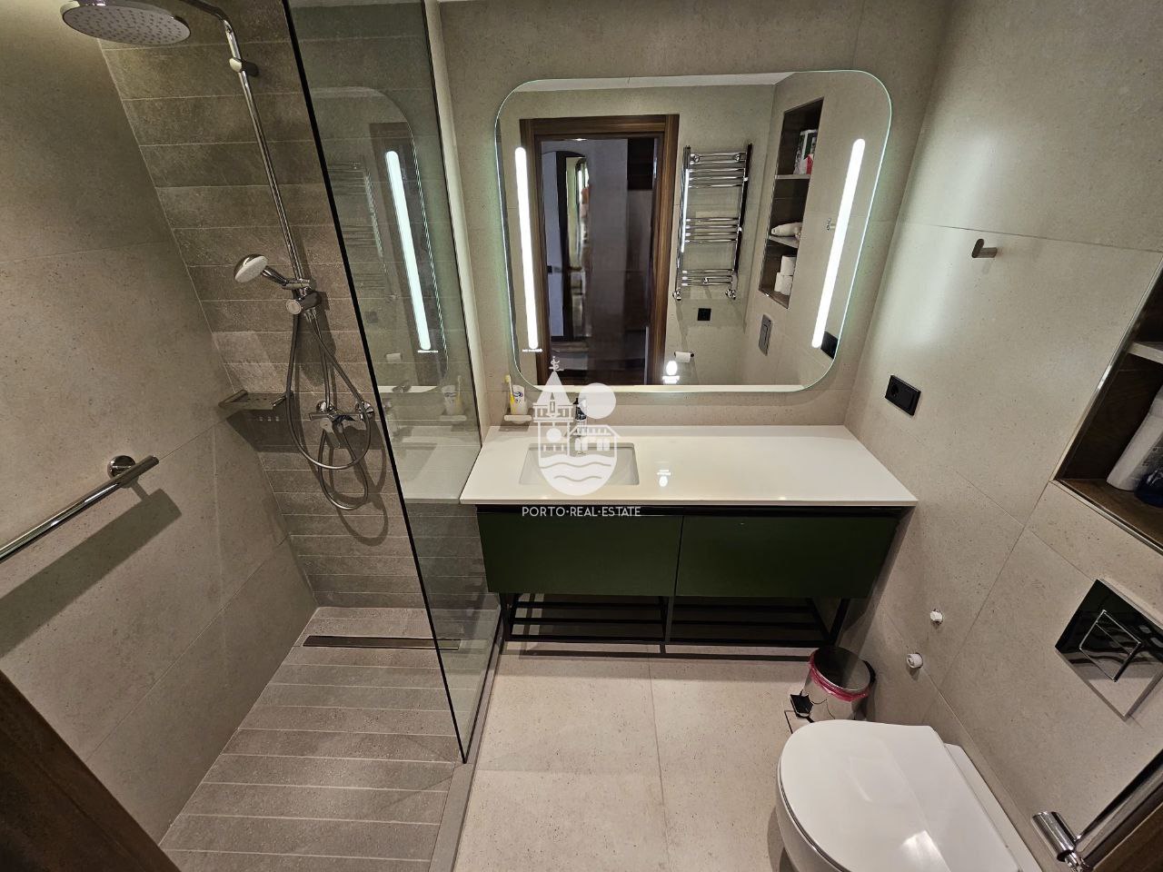 Stylish 2+1 Apartment in Old Batumi photo 6 of 6