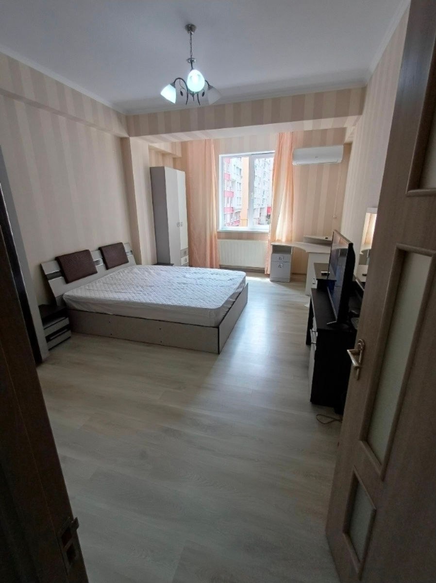 1-Room Apartment in Botanica photo 1 of 8